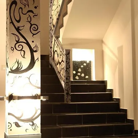 Zala Aranya Panzio زلاكاروس